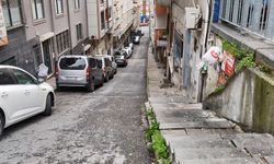 İstanbul - Esenler'de otomobilin yüklendiği çekici yokuştan kayıp 13 araca çarptı