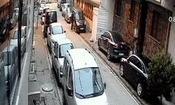 İstanbul- Esenyurt'ta kaldırıma park edilen bazı araçları çizdi