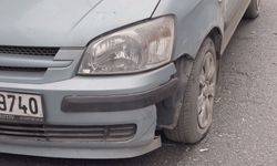 İstanbul- Gaziosmanpaşa'da otomobil, park halindeki 2 araca çarpıp kaçtı