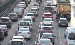 İstanbul- İstanbul'da haftanın ilk iş gününde bazı noktalarda trafik yoğunluğu yaşandı