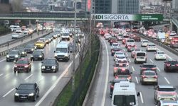 İstanbul - İstanbul'da haftanın ilk iş gününde trafik yoğunluğu