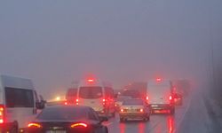 İstanbul- İstanbul'da yağmur ve sis etkili oldu; trafik yoğunluğu oluştu