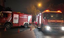 İstanbul-Kadıköy'de park halindeki midibüste çıkan yangın söndürüldü