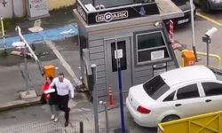 İstanbul- Kadıköy'de yol verme tartışmasında otomobilin aynasını kırdı