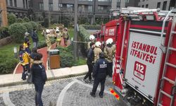 İstanbul - Kağıthane'de site otoparkındaki araç yandı; bahçede beklediler