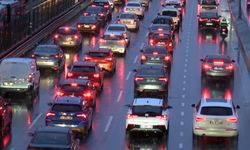 İstanbul- Okullarda ara tatil sona erdi; İstanbul'da trafik yoğunluğu-1 (Yenibosna-D-100)