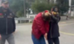 İstanbul - Savcı olduğunu söyleyerek otobüste yolcuyu tehdit eden şüpheli gözaltına alındı / Sevk görüntüsüyle