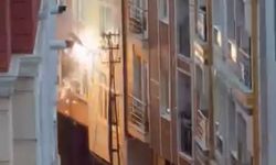 İstanbul - Şişli'de elektrik direğindeki patlamalar kamerada