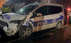İstanbul - Sultanbeyli'de polis aracının karıştığı kazada 2'si polis 3 kişi yaralandı
