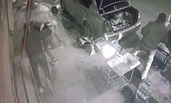 İstanbul - Sultangazi'de kaldırımda oturanlara ateş açıp kaçtılar