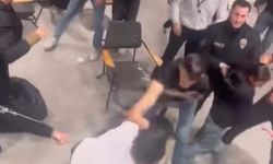 İstanbul - Sultangazi'de trafik tartışmasında aracından inen sürücüyü mahalleliler darbetti