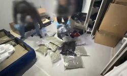 İstanbul- Zeytinburnu'nda düzenlenen operasyonda 22 kilo uyuşturucu ele geçirildi