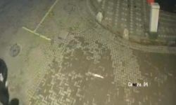 İstanbul- Zeytinburnu'nda gece saatlerinde sokak sokak gezip torpil patlattı