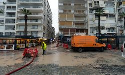 İzmir Çeşme'de sağanak; yollar göle döndü (3)