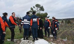 İzmir'de otomobil, dere üzerindeki köprüden geçerken sele kapıldı: 2 ölü, 1 kayıp