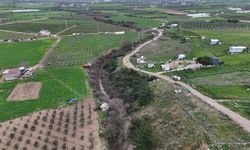 İzmir'de otomobil, dere üzerindeki köprüden geçerken sele kapıldı: 2 ölü (3)