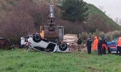 İzmir'de otomobil, dere üzerindeki köprüden geçerken sele kapıldı: 2 ölü (5)