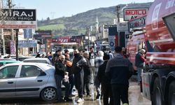 İzmir'de otomobil yedek parça dükkanında yangın (2)