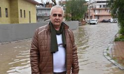 İzmir'de sağanak; yollar su doldu, esnaf mağdur oldu (2)