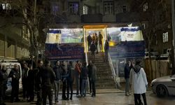 Kahvehane çıkışı 2 kişinin yaralandığı silahlı saldırı kamerada