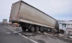 Kars-Ardahan kara yolunda TIR kazası