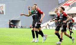 Karşıyaka - İzmir Çoruhlu FK: 3-1