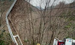 Kastamonu'da saman yüklü kamyon devrildi: 2 yaralı