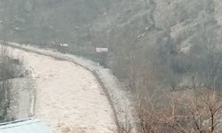 Kayseri'de sel; yolar çöktü, ev ve iş yerlerini su bastı