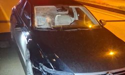 Kaza yaptığı yere dönmek isterken otomobil çarptı, ağır yaralandı