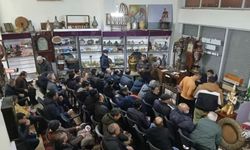 Kendisine hediye edilen radyo ile mesleğini bırakıp antikacı oldu