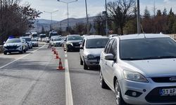 Kırıkkale'de 3 aracın karıştığı kazada, 1'i ağır 2 kişi yaralandı