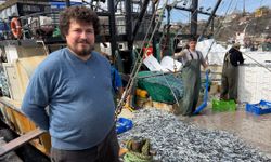 Kırklarelili balıkçılar, Karadeniz'de 6 saatte 30 ton hamsi avladı