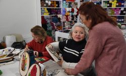 Kütahya'da kadınlar örerek sosyalleşiyor