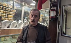 Kuyumcuya 'Jandarmayım' deyip silah gösterdi; altın ayırtıp kaçtı