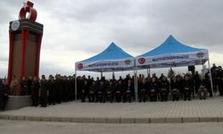 Malatya'da, depremde kaybettikleri yakınlarının mezarlarını ziyaret edip gözyaşı döktüler