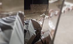 Malatya'da sağanak; iş yerlerini su bastı, taziye çadırı uçtu