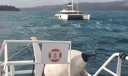 Marmaris'te makine arızası nedeniyle sürüklenen tekne kurtarıldı