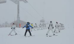 Mehmetçiğe derin karda muharebe ve çığda arama kurtarma kursu verildi