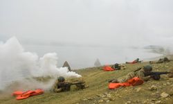 Mehmetçikten Çanakkale'de 'Durgun Sulardan Geçiş Eğitimi'