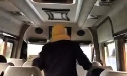 Minibüste kadınların 'sigara içme' kavgası kamerada