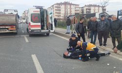 Motosiklet ile otomobil çarpıştı: 2 yaralı