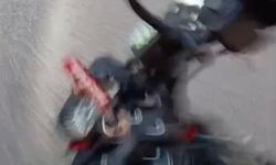 Motosikletin otomobile çarptığı kaza kask kamerasında