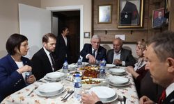 Müsavat Dervişoğlu, şehit Uzman Çavuş Dolapci'nin ailesiyle iftar yaptı