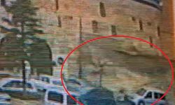 Nevşehir'de tarihi caminin istinat duvarı çöktü; o anlar kamerada