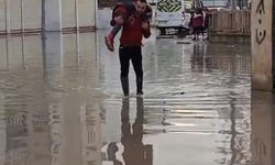 Nusaybin'de sağanak; yollar ve okul bahçeleri suyla doldu