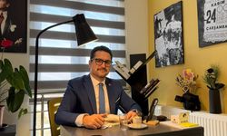 Okul müdürü makam odasını koridora taşıdı