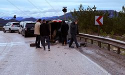 Otomobil ile hafif ticari araç çarpıştı; 2 yaralı