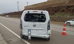 Otomobil ile hafif ticari araç çarpıştı: 2'si çocuk, 5 yaralı