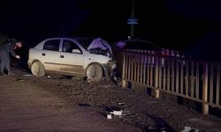 Otomobil, köprü korkuluklarına çarptı: 1 ölü
