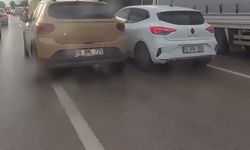 Otomobil sürücülerinin 'şerit' kavgası kask kamerasında